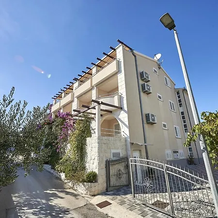 Mavarstica 17803d Apartment Trogir